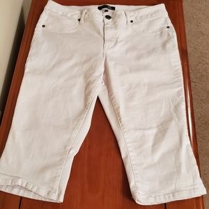 1822 Denim - white capris